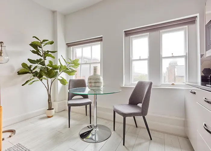 Sonder Mountjoy Square 4*