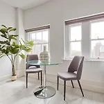 Sonder Mountjoy Square 4*