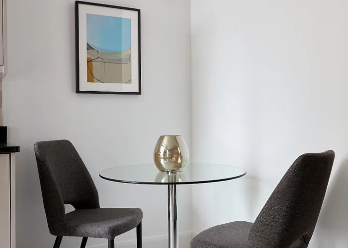 Sonder Mountjoy Square 4*